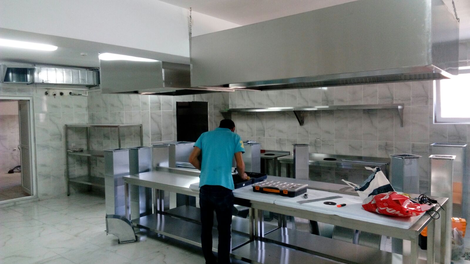   İnox endüstriyel mutfak krom pişirme ocağı ve krom duvar tipi davlumbaz , havalandırma sistemi bağlantısı Ankara Ostim İvedik 0549 549 76 09